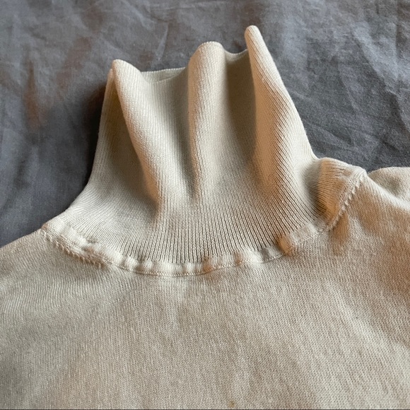Uniqlo 100% Wool turtleneck sweater - Picture 3 of 6